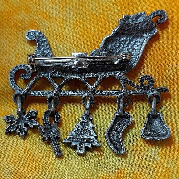 Vintage Christmas Sleigh Pin - Picture 2 of 3